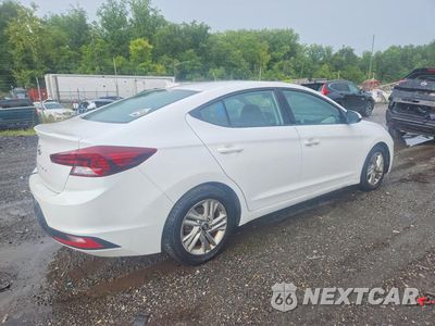 Trzecie zdjęcie samochodu z tyłu: 2019 HYUNDAI ELANTRA SEL VIN:5NPD84LF7KH420488 - miniatura