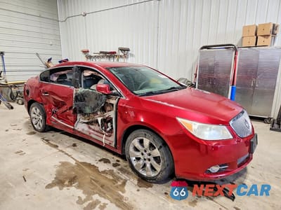 Czwarte zdjęcie samochodu z boku: 2013 BUICK LACROSSE VIN:1G4GC5E32DF120256 - miniatura