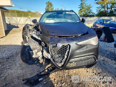 Piąte zdjęcie samochodu w środku: 2018 ALFA ROMEO STELVIO TI SPORT VIN:ZASFAKNN8J7B86202 - miniatura