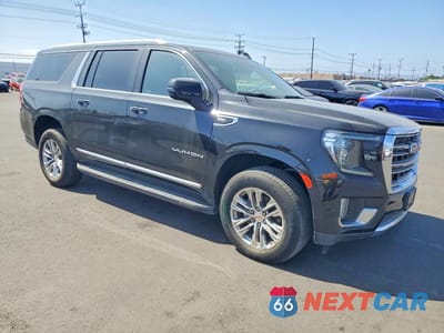 Czwarte zdjęcie samochodu z boku: 2022 GMC YUKON XL C1500 SLT VIN:1GKS1GKD1NR168588 - miniatura