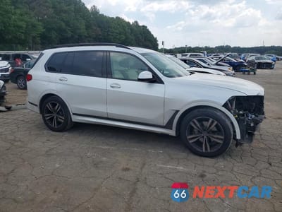 Czwarte zdjęcie samochodu z boku: 2021 BMW X7 XDRIVE40I VIN:5UXCW2C08M9F34336 - miniatura