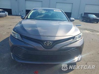 Piąte zdjęcie samochodu w środku: 2018 TOYOTA CAMRY LE VIN:4T1B11HK4JU141399 - miniatura