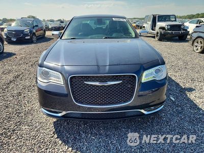 Piąte zdjęcie samochodu w środku: 2018 CHRYSLER 300 LIMITED VIN:2C3CCAKG4JH160503 - miniatura