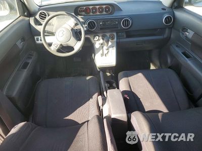 Zdjęcie 8 z 12 samochodu: 2027 SCION XB BASE VIN:JTLKE50EX81043015 - miniatura