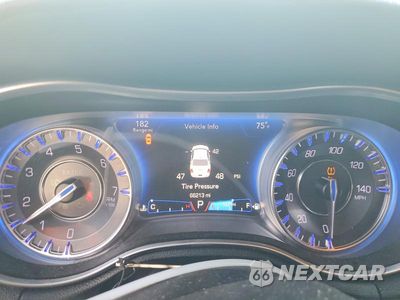 Zdjęcie 9 z 12 samochodu: 2018 CHRYSLER 300 TOURING VIN:2C3CCAAG8JH313949 - miniatura