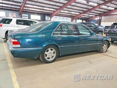 Trzecie zdjęcie samochodu z tyłu: 1998 MERCEDES-BENZ S 500 VIN:WDBGA51GXWA381720 - miniatura
