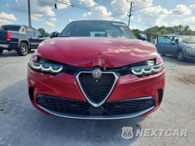 Piąte zdjęcie samochodu w środku: 2024 ALFA ROMEO TONALE TI VIN:ZASPATCW1R3052914 - miniatura