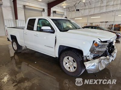 Czwarte zdjęcie samochodu z boku: 2018 CHEVROLET SILVERADO C1500 LT VIN:1GCRCRECXJZ175777 - miniatura