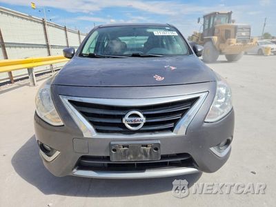 Piąte zdjęcie samochodu w środku: 2018 NISSAN VERSA SV VIN:3N1CN7AP8JL878883 - miniatura