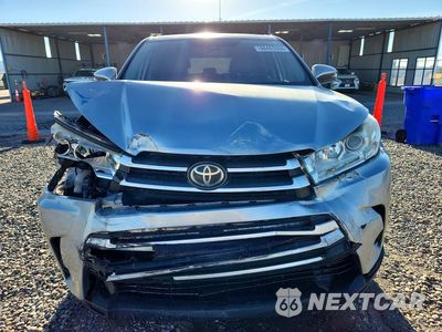 Piąte zdjęcie samochodu w środku: 2018 TOYOTA HIGHLANDER LE PLUS VIN:5TDBZRFH0JS801235 - miniatura