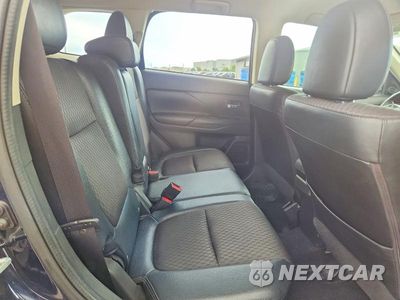 Zdjęcie 11 z 13 samochodu: 2015 MITSUBISHI OUTLANDER SE VIN:JA4AD3A35FZ013330 - miniatura