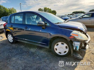 Czwarte zdjęcie samochodu z boku: 2009 NISSAN VERSA 1.8 S VIN:3N1BC13E69L381451 - miniatura
