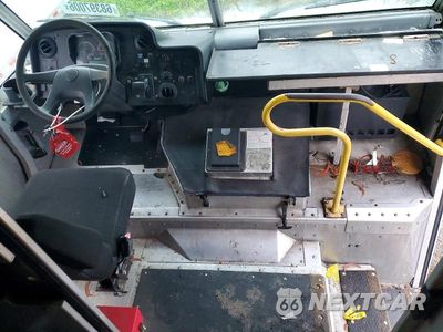 Zdjęcie 8 z 13 samochodu: 2016 FREIGHTLINER CHASSIS M LINE WALK-IN VAN VIN:4UZAC3DV3GCHX0557 - miniatura