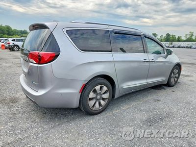 Trzecie zdjęcie samochodu z tyłu: 2018 CHRYSLER PACIFICA HYBRID LIMITED VIN:2C4RC1N70JR109642 - miniatura