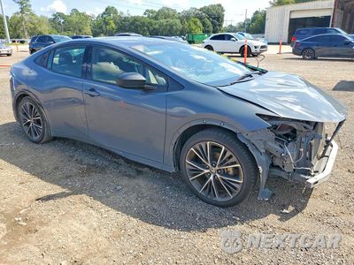 Czwarte zdjęcie samochodu z boku: 2023 TOYOTA PRIUS XLE VIN:JTDACAAU8P3008536 - miniatura