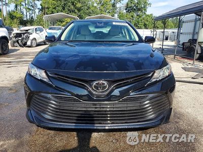 Piąte zdjęcie samochodu w środku: 2019 TOYOTA CAMRY LE VIN:4T1B11HK3KU843005 - miniatura