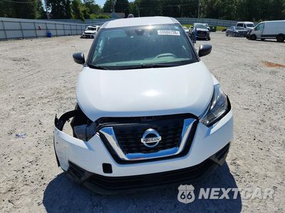 Piąte zdjęcie samochodu w środku: 2020 NISSAN KICKS S VIN:3N1CP5BV1LL565396 - miniatura