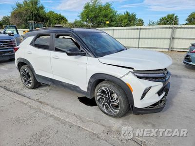 Czwarte zdjęcie samochodu z boku: 2024 CHEVROLET TRAILBLAZER RS VIN:KL79MTSLXRB103901 - miniatura