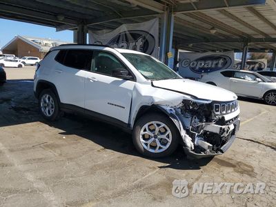 Czwarte zdjęcie samochodu z boku: 2025 JEEP COMPASS LATITUDE VIN:3C4NJDBN7ST547758 - miniatura