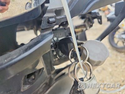 Zdjęcie 8 z 9 samochodu: 2015 HONDA PCX 150 VIN:RLHKF1802FY002103 - miniatura