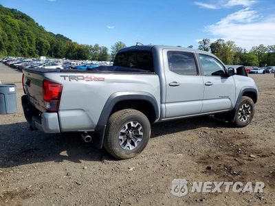 Trzecie zdjęcie samochodu z tyłu: 2018 TOYOTA TACOMA TRD OFF-ROAD VIN:3TMCZ5AN5JM181704 - miniatura