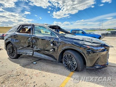 Czwarte zdjęcie samochodu z boku: 2025 LEXUS RX 350H PREMIUM VIN:2T2BBMCAXSC101971 - miniatura