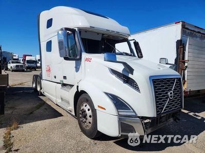 Czwarte zdjęcie samochodu z boku: 2021 VOLVO VNL SEMI TRUCK VIN:4V4NC9EH8MN279713 - miniatura