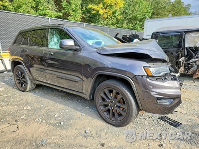 Czwarte zdjęcie samochodu z boku: 2020 JEEP GRAND CHEROKEE LAREDO VIN:1C4RJFAGXLC111774 - miniatura