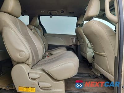 Zdjęcie 11 z 13 samochodu: 2014 TOYOTA SIENNA XLE 8-PASSENGER VIN:5TDYK3DC1ES460842 - miniatura