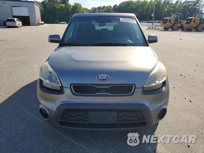 Piąte zdjęcie samochodu w środku: 2013 KIA SOUL BASE VIN:KNDJT2A54D7564457 - miniatura