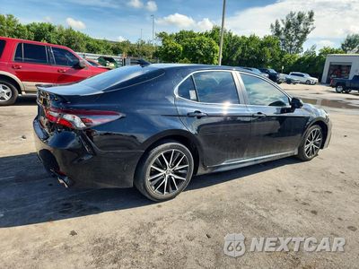 Trzecie zdjęcie samochodu z tyłu: 2021 TOYOTA CAMRY SE VIN:4T1G11AK4MU590554 - miniatura