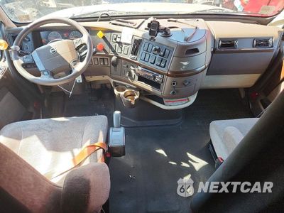 Zdjęcie 8 z 14 samochodu: 2017 VOLVO VNL SEMI TRUCK VIN:4V4NC9EH3HN983310 - miniatura