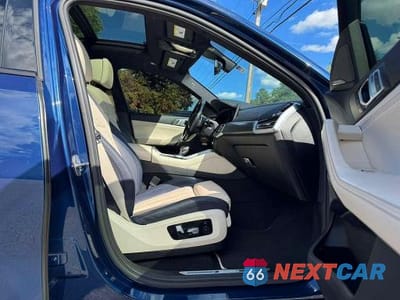Piąte zdjęcie samochodu w środku: 2021 BMW X6 M50I VIN:5UXCY8C09M9H56302 - miniatura