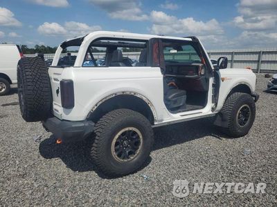 Trzecie zdjęcie samochodu z tyłu: 2022 FORD BRONCO BASE VIN:1FMDE5CP8NLA95630 - miniatura