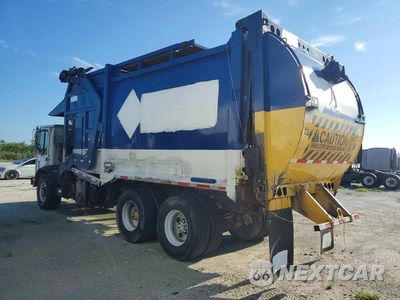 Drugie zdjęcie samochodu z przodu: 2011 MACK MRU613 REFUSE TRUCK VIN:1M2AV04C5BM008077 - miniatura