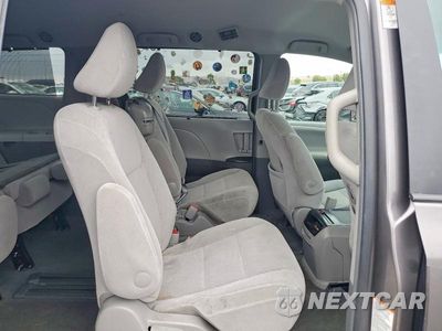 Zdjęcie 11 z 13 samochodu: 2017 TOYOTA SIENNA LE VIN:5TDKZ3DC2HS776790 - miniatura