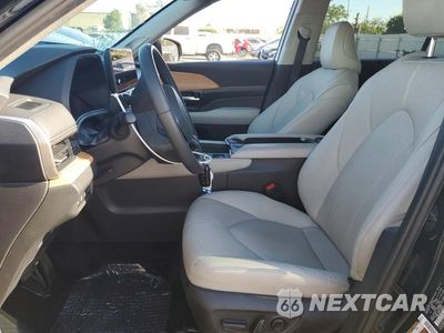 Zdjęcie 7 z 13 samochodu: 2025 TOYOTA GRAND HIGHLANDER HYBRID LIMITED VIN:5TDACAB54SS065430 - miniatura