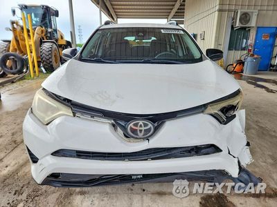 Piąte zdjęcie samochodu w środku: 2017 TOYOTA RAV4 LE VIN:JTMZFREV2HJ703118 - miniatura