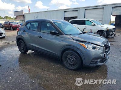 Czwarte zdjęcie samochodu z boku: 2019 NISSAN KICKS S VIN:3N1CP5CU7KL540474 - miniatura