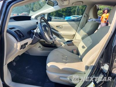Zdjęcie 7 z 13 samochodu: 2014 TOYOTA PRIUS TWO VIN:JTDKN3DU0E0363303 - miniatura