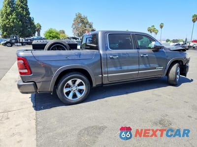 Trzecie zdjęcie samochodu z tyłu: 2019 RAM 1500 LIMITED VIN:1C6RREHT9KN701125 - miniatura