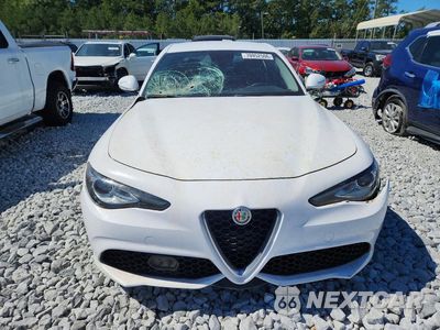 Piąte zdjęcie samochodu w środku: 2018 ALFA ROMEO GIULIA VIN:ZARFAEBN6J7594606 - miniatura