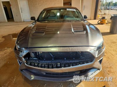 Piąte zdjęcie samochodu w środku: 2018 FORD MUSTANG VIN:1FA6P8TH3J5101971 - miniatura