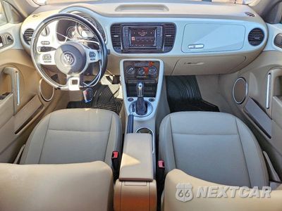 Zdjęcie 8 z 13 samochodu: 2017 VOLKSWAGEN BEETLE S/SE VIN:3VW517ATXHM811086 - miniatura