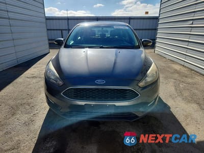 Piąte zdjęcie samochodu w środku: 2018 FORD FOCUS SEL VIN:1FADP3M21JL303997 - miniatura