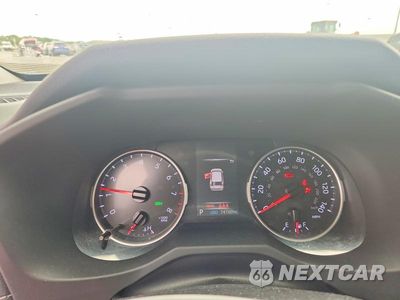 Zdjęcie 9 z 13 samochodu: 2020 TOYOTA RAV4 XLE PREMIUM VIN:JTMA1RFV8LD051753 - miniatura