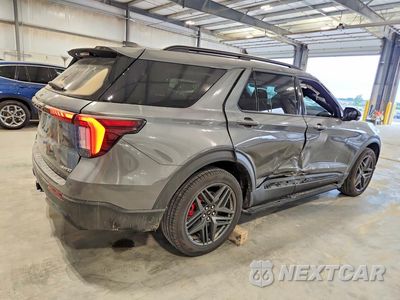 Trzecie zdjęcie samochodu z tyłu: 2026 FORD EXPLORER ST-LINE VIN:1FMUK8KH2TGA40133 - miniatura