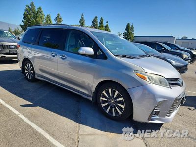 Czwarte zdjęcie samochodu z boku: 2018 TOYOTA SIENNA LIMITED PREMIUM 7-PASSENGER VIN:5TDYZ3DC3JS924011 - miniatura