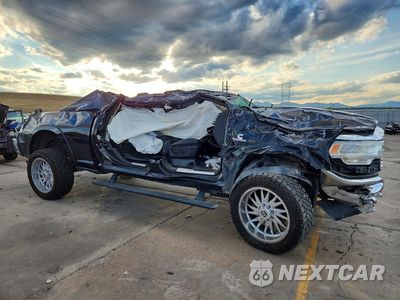 Czwarte zdjęcie samochodu z boku: 2020 RAM 2500 LARAMIE VIN:3C6UR5FL1LG107359 - miniatura