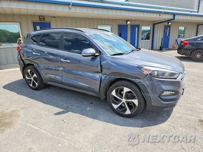 Czwarte zdjęcie samochodu z boku: 2016 HYUNDAI TUCSON LIMITED VIN:KM8J33A20GU146264 - miniatura